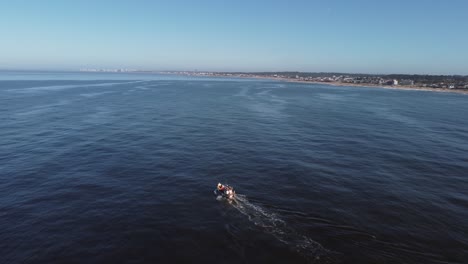 4K30-Fishing-boat-on-the-uruguayan-coast-in-the-atlantic-ocean