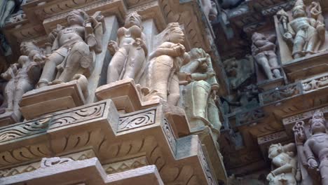 Outer-Wall-Of-Hindu-Temple-With-Kamasutra-Sculptures-In-Khajuraho,-Madhya-Pradesh,-India