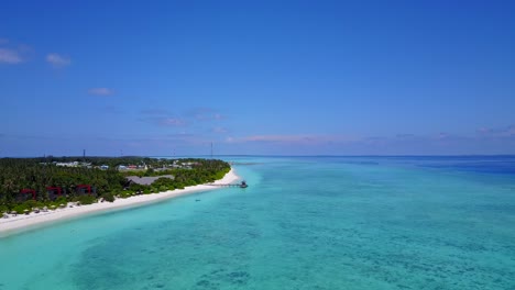 Breite-Lufterhebung-über-Der-Küste-Der-Malediven