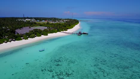 Boot,-Das-Im-Luxusresort-Auf-Den-Wunderschönen-Malediven-Im-Indischen-Ozean-Ankommt