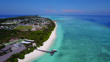 Vista-De-Pájaros-Sobre-Paisajes-Tropicales-En-Maldivas-En-El-Océano-índico
