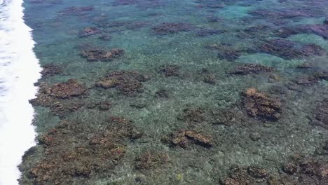 Luftaufnahme-Der-Korallenriffe-Und-Wellen-Auf-Der-Insel-La-Réunion