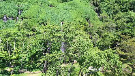 Luftdrohnenansicht-Der-Anse-Des-Cascades-Wasserfälle-Auf-Der-Insel-La-Réunion,-Einem-Französischen-Überseedepartement-Im-Indischen-Ozean