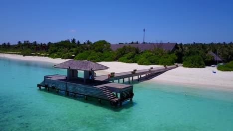 Nahaufnahme-Des-Hölzernen-Hafens-Des-Resorts-Auf-Den-Malediven
