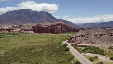 Luftaufnahmen-Der-Route-68-Durch-Das-Malerische-Lerma-Tal-In-Argentinien