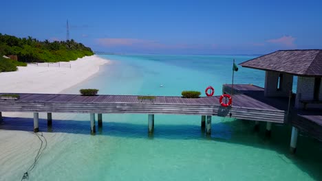 Nahaufnahme-Der-Luftdrift-Des-Docks-Auf-Einer-Abgelegenen-Insel-Der-Malediven