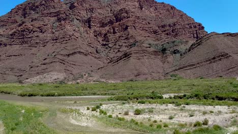 Vista-De-Las-Dramáticas-Formaciones-De-Roca-Roja-De-La-Región-De-Quebrada-De-Cafayate-En-Argentina