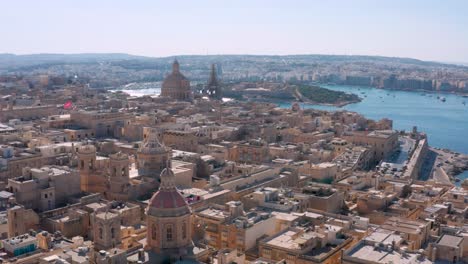 Drohne-Fliegt-über-Der-Stadt-La-Valletta-In-Malta