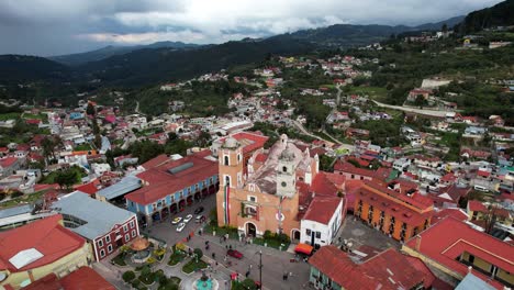 orbital-drone-shot-of-the-church-of-real-del-monte,-hidalgo,-mexico