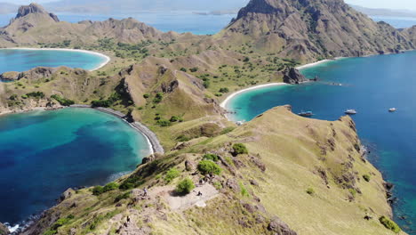 Drone-rises-high-above-the-tropical-Indonesian-island-of-Padar,-Flores