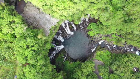 Rotating-aerial-zoom-in-on-the-Cascade-Langevin-on-the-island-of-Réunion