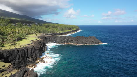 Luftbild-über-Die-Lavafelsen-Von-Cap-Mechant-Und-Die-Küste-Der-Insel-La-Réunion