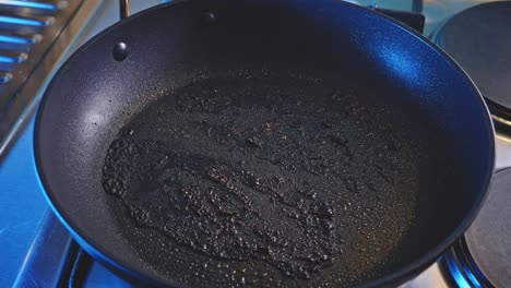 Used-Frying-Pan-Sprayed-With-Oil-For-Cooking-Sliced-Eggplants