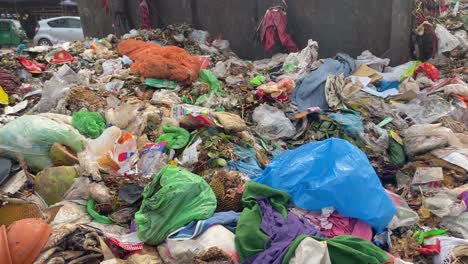 Stadtdeponie-Mit-Containerdeponie-Voller-Müllabfälle