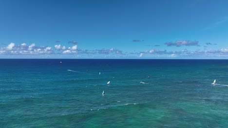 Hookipa-wind-sport-paradise,-wide-open-Pacific-ocean-and-gentle-summer-swells