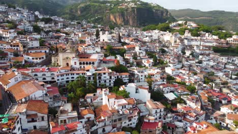 Taxco-Es-Una-Ciudad-En-El-Estado-De-Guerrero,-Famosa-Por-La-Arquitectura-Colonial-Española