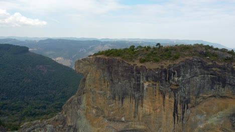 Die-Felsformation-Pedra-Do-Bau-Im-Mantiqueira-mosaik-naturpark-In-Brasilien