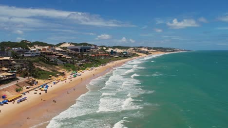 Costa-Brasileña,-Hermosa-Playa-Con-Agua-Turquesa,-Natal