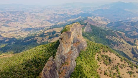 Aerial-dolly-in-over-the-Pedra-Do-Bau-rock-formation