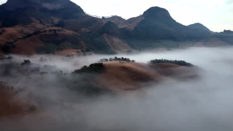 Nubes-Bajas-Sobre-Sao-Bento-Do-Sapucai-Brasil