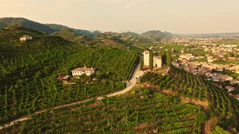 Luftaufnahme-Der-Prosecco-Hügel-In-Valdobbiadene,-Italienische-Weinregion-Mit-Drohne