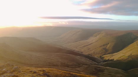 Early-morning-golden-hour-sunset-downhill-at-Peak-district-Kinder-Scout