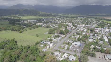 Small-Rural-Town-Of-Mossman-On-A-Cloudy-Day-Of-Summer-In-The-Shire-Of-Douglas,-Queensland,-Australia---aerial-drone-shot