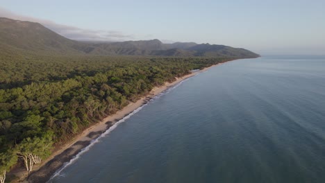 Ocean-Waves-Splashing-On-The-Beach-Shore-At-Wangetti-Beach-From-Rex-Lookout,-North-Queensland,-Australia---aerial-drone-shot