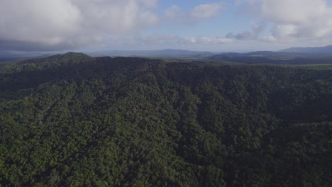Tropical-Rainforest-Mountainscape-In-Port-Douglas,-Far-North-Queensland,-Australia---aerial-shot