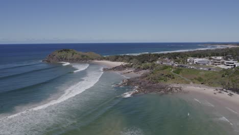 Luftaufnahme-Der-Landzunge-Norries-Am-Strand-Von-Cabarita-An-Der-Tweedküste-Von-New-South-Wales,-Australien---Drohnenaufnahme