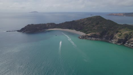 Speedboat-Cruising-In-The-Sea-To-The-Secret-Beach---Butterfish-Bay-In-Great-Keppel-Island,-QLD,-Australia