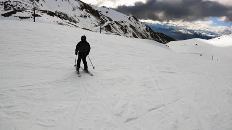 Following-A-Tourist-Skiing-At-Remarkables-Ski-Resort-In-Queenstown,-New-Zealand