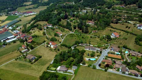Aerial-Shot-Of-Fabulous-Residential-Area-With-Green-Nature,-Turin,-Italy