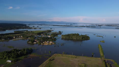 Luftaufnahme-über-überschwemmter-Landschaft-In-Ländlichem-Sylhet