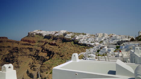 Panoramic-view-of-Imerovigli-in-Santorini,-Greece-on-a-sunny-day