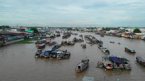 Berühmte-Can-Tho-Schwimmende-Markttouristenattraktion,-Traditioneller-Schwimmender-Markt-Im-Mekong-Delta