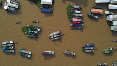 Ships-and-Boat-Vendors-on-Cai-Rang-Can-Tho-Traditional-Floating-Market-Drone-Top-Shot