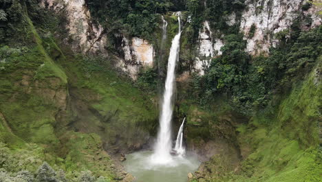 Luftaufnahme-Des-Matayangu-Wasserfalls-In-Ost-Nusa-Tenggara,-Indonesien