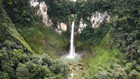 Matayangu-Wasserfall-Und-Wald-In-Der-Wildnis-Von-East-Nusa-Tenggara,-Indonesien