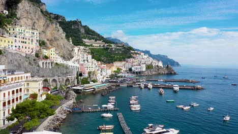 Increíble-Vista-En-La-Costa-De-Amalfi,-Italia