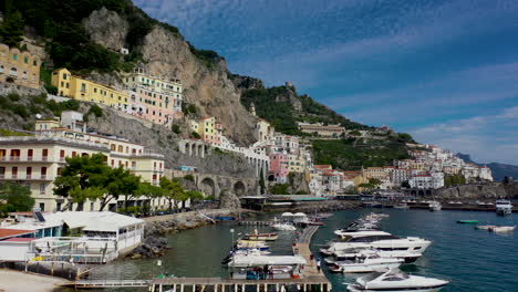 The-natural-beauty-and-picturesque-landscapes-of-the-Amalfi-Coast