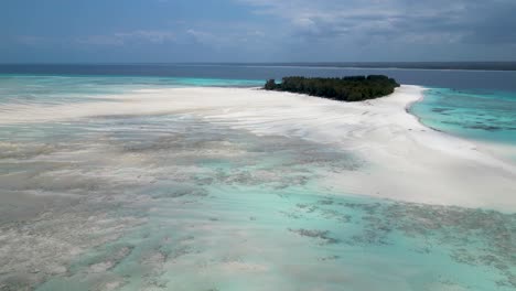 Panorama-of-Mnemba-island-and-atoll-in-Zanzibar,Tanzania-Africa-diving-and-snorkeling-paradise,-Aerial-dolly-left