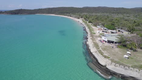 Aerial-View-Over-Holiday-Hotels-At-Great-Keppel-Island-In-Queensland,-Australia---drone-shot
