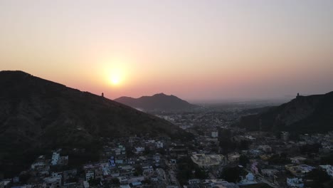 Luftfarbener-Sonnenaufgang-Im-Alten-Jaipur-In-Amer-Town-Reiseziel-In-Der-Region-Rajasthan-Indien
