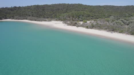 Scenic-Turquoise-Sea-At-Great-Keppel-Island-In-The-Keppels,-Australia---aerial-drone-shot