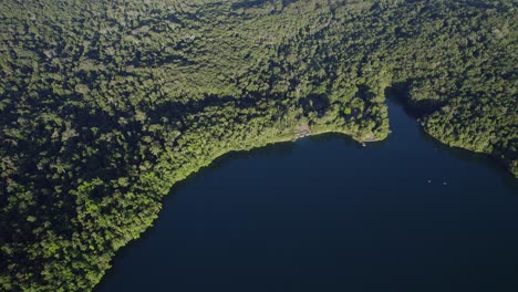 Lake-Eacham---Serene-Crater-Lake-Surrounded-By-Lush-Rainforest-In-Atherton-Tableland,-Queensland,-Australia---aerial-top-down
