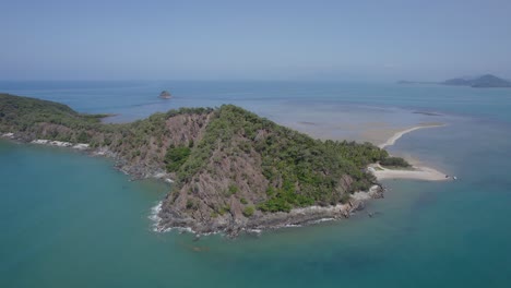 Isla-Doble-Cerca-De-La-Costa-De-Queensland-En-La-Gran-Barrera-De-Coral,-Australia