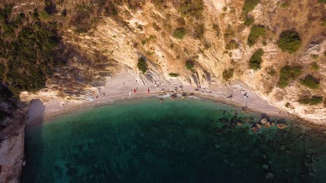 Luftaufnahme-Eines-Türkisfarbenen-Strandes-An-Der-Albanischen-Riviera