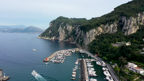 Beautiful-landscape-of-Capri,-Italy