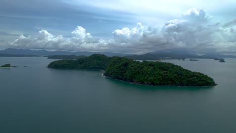 Stunning-remote-Beras-Basah-Island-off-the-coast-of-Borneo,-Malaysia